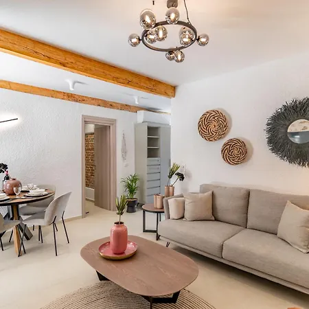 Vila Ikia Katsani With Private Parking *